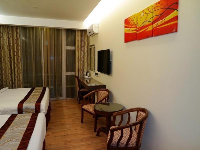Nova Kuching Hotel Esterno foto