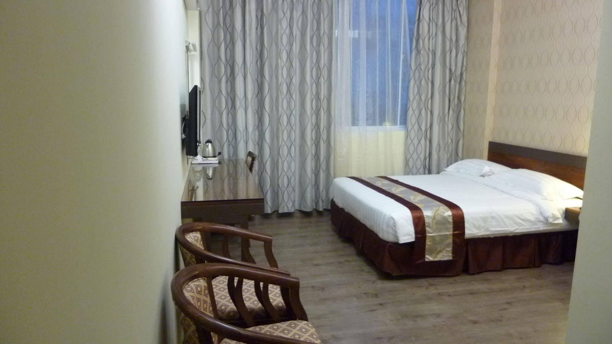 Nova Kuching Hotel Esterno foto