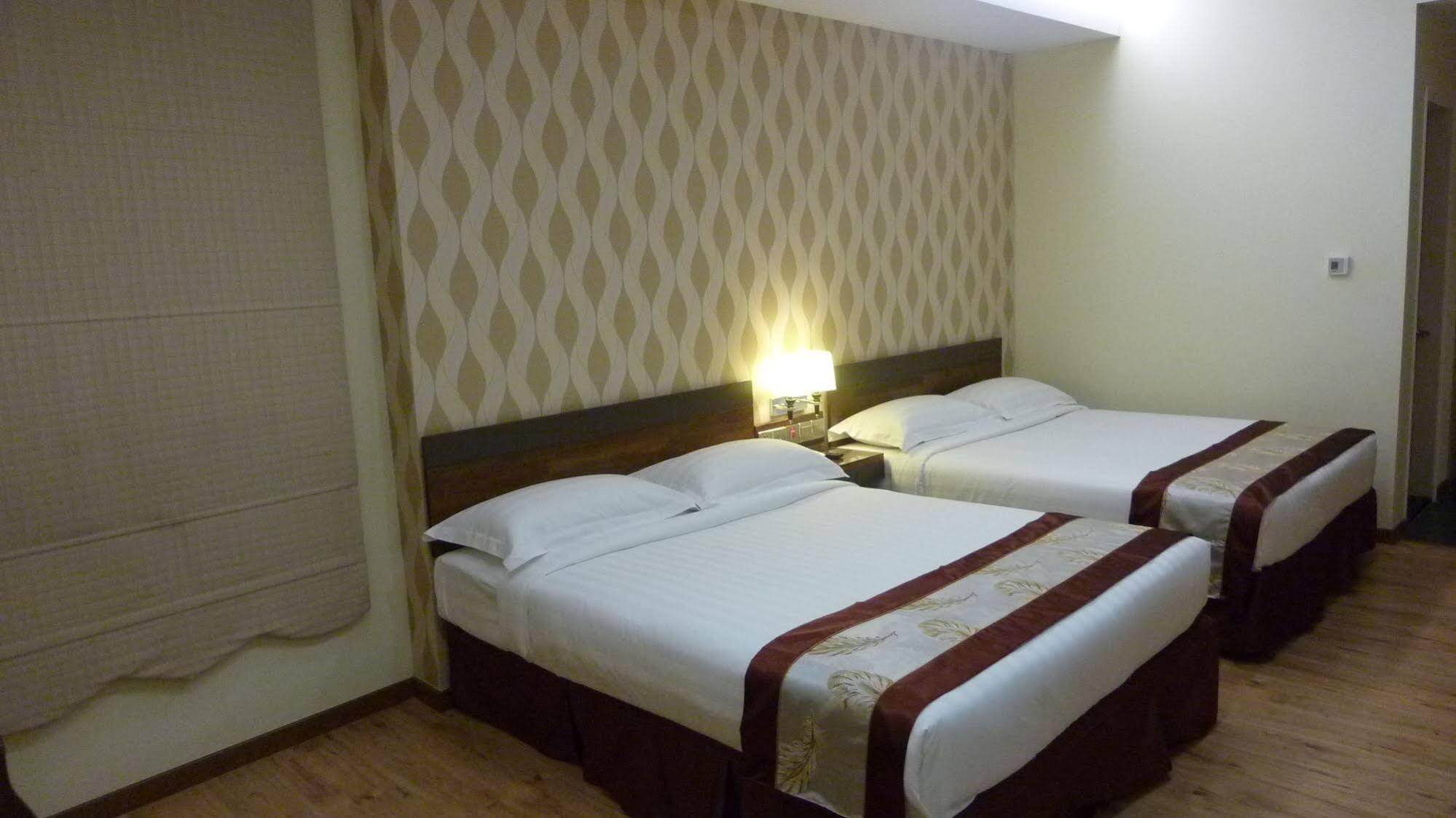 Nova Kuching Hotel Esterno foto