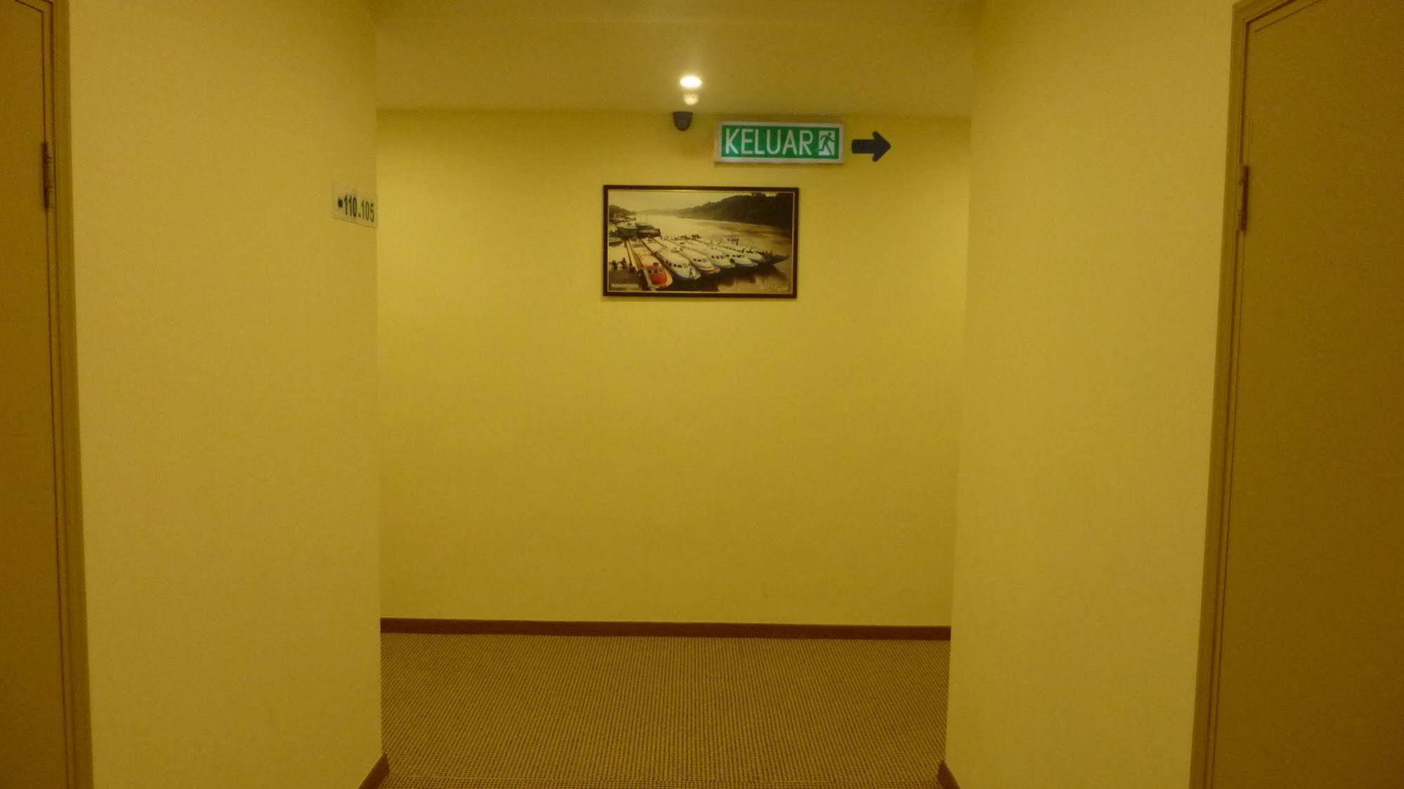 Nova Kuching Hotel Esterno foto